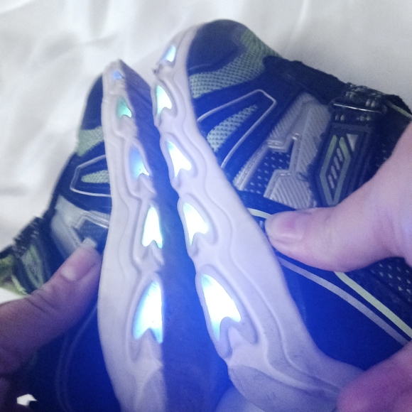 Athletic Works light up toddler sneakers - Picture 12 of 16